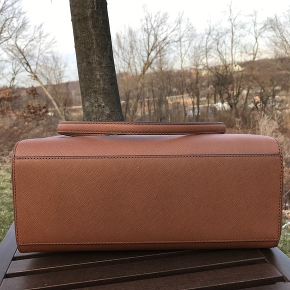 ❗️SOLD❗Michael Kors Sofia Large Tote Shoulder Bag - Picture 4 of 8